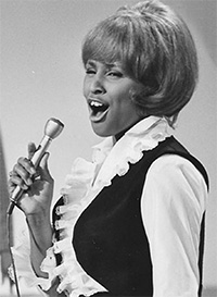 Photo of Darlene Love performing in the 1960s