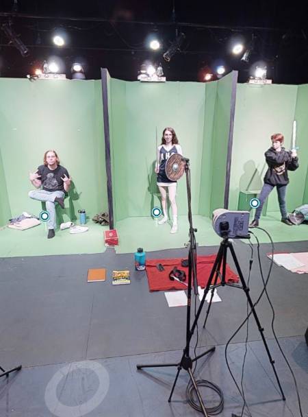 she kills monsters; 3d photo of the cast in their green screen stalls
